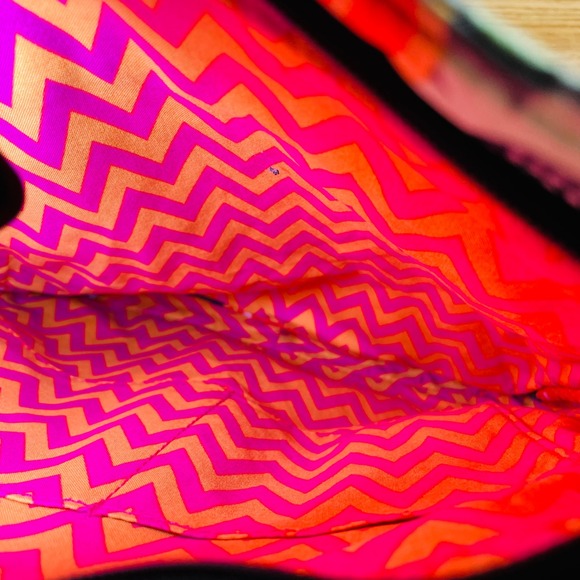 Vera Bradley Ziggy Zinnia Crossbody Bag Gray Chevron Pink Floral Quilted Purse - Picture 5 of 12